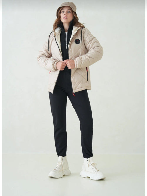 Desen Kapüşonlu Bej Ultra Hafif Mevsimlik Mont